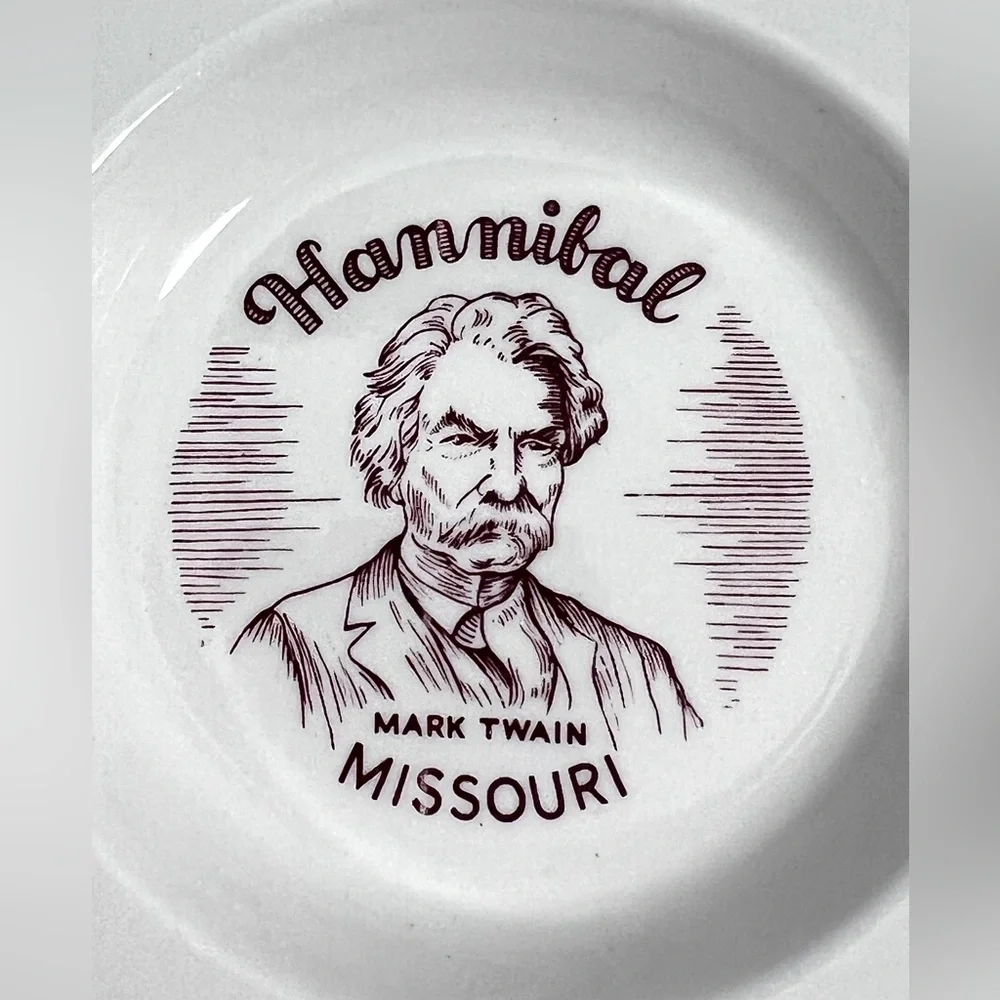 Vintage & Rare Hannibal MO (Mark Twain)Cream Trinket Plate/Ashtray Gold Trimmed.